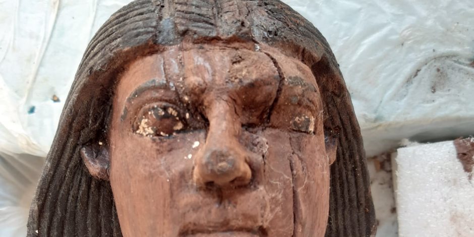 تفاصيل الكشف الأثرى بسقارة.. يتجاوز 100 تابوت وتماثيل وأقنعة مذهبة