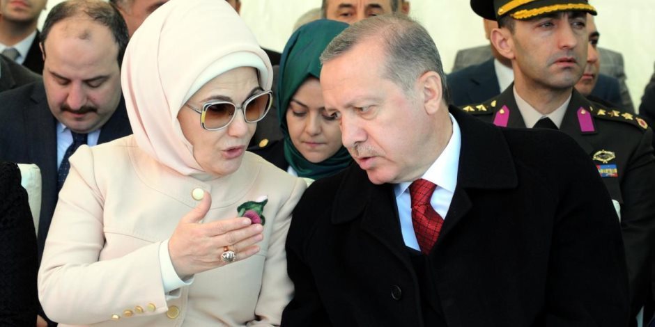 أمينة أردوغان سيدة الفساد الأولى.. هل تورطت زوجة أردوغان في علاقات مشبوهة مع ضباط بالجيش التركي؟