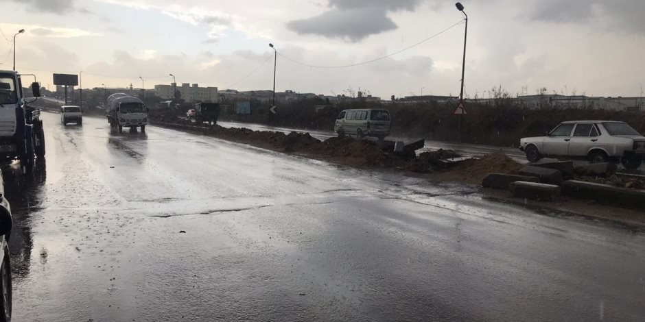 أمطار غزيرة بالطريق الصحراوى غرب الإسكندرية .. صور