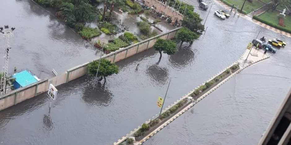 محافظ الإسكندرية يرد على الغاضبين: الأمطار 10 أضعاف الطاقة الاستيعابية لمرافق المحافظة