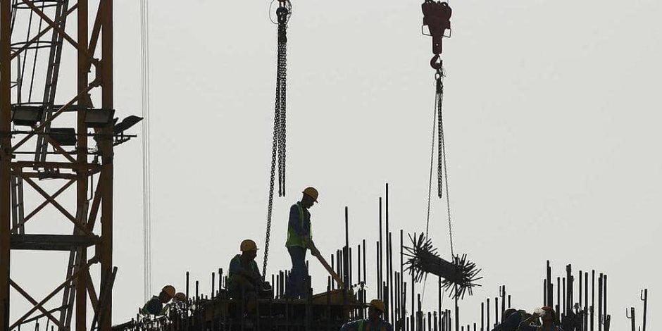قطر تسرق أجور العمال.. الانتهاكات تتواصل والجوع يتزايد بين الأجانب