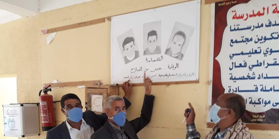 لوحة بالقلم الرصاص.. تلاميذ مدرسة الروضة في سيناء يواجهون كورونا (صور)