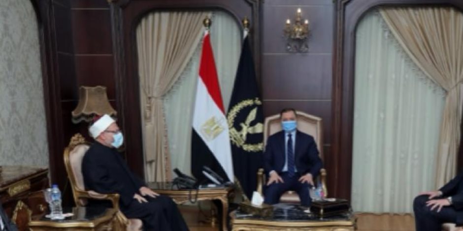 وزير الداخلية يستقبل مفتي الديار المصرية 