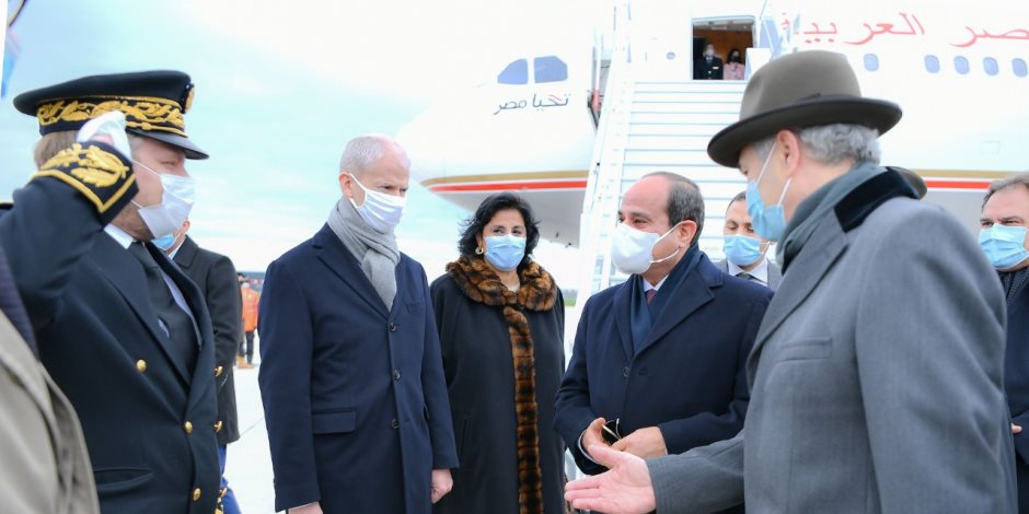 شاهد.. لحظة وصول الرئيس السيسي إلى العاصمة الفرنسية باريس