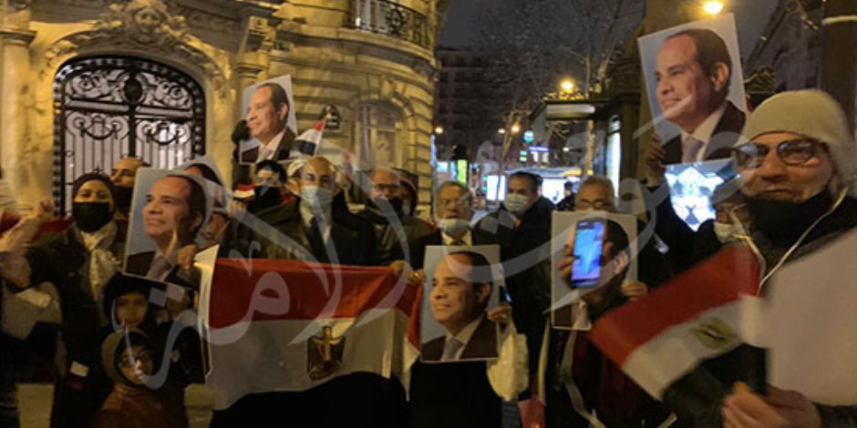 «تحيا مصر و بنحبك يا سيسي» تهز شوارع باريس (فيديو وصور)