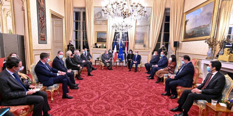 تفاصيل لقاء الرئيس السيسي مع رئيس مجلس الشيوخ الفرنسي (صور)