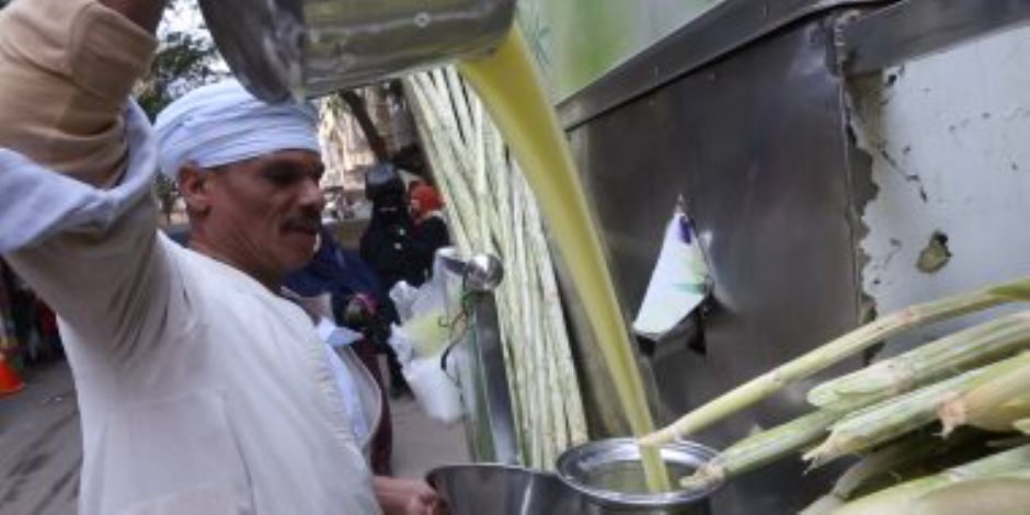 أول عصير قصب دليفري في مصر.. أبو عدنان ينادي على الناس بـ"الصلاة على النبي حلوة القصبة"
