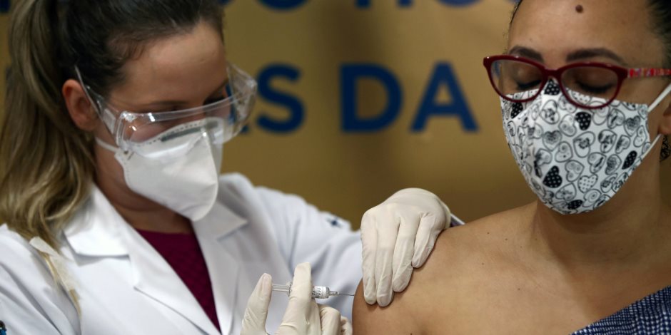 «الصحة» تعلن البدء في التطعيم بلقاح فيروس كورونا الصيني خلال أيام