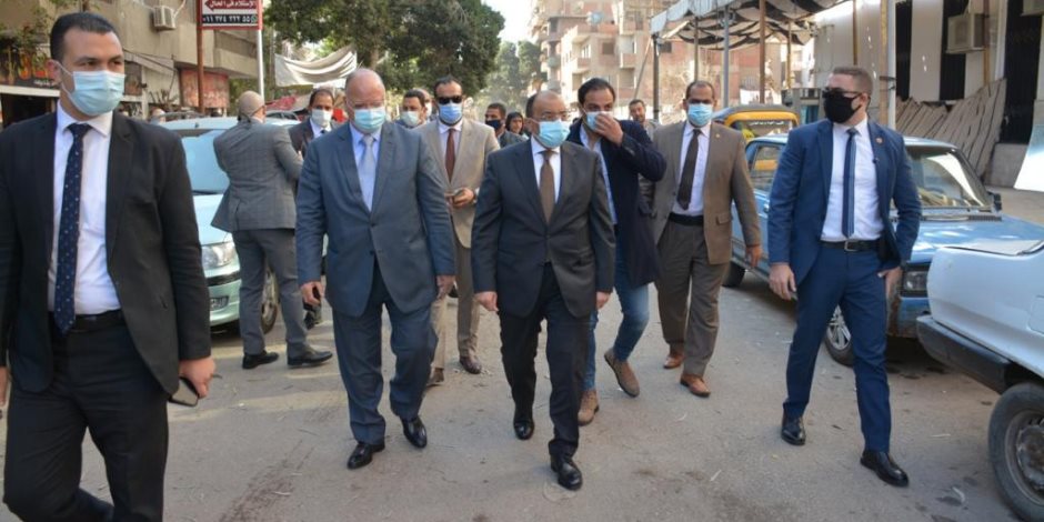 وزير التنمية المحلية يحيل رئيس حي حلوان للتحقيق بسبب إجراءات كورونا (صور)