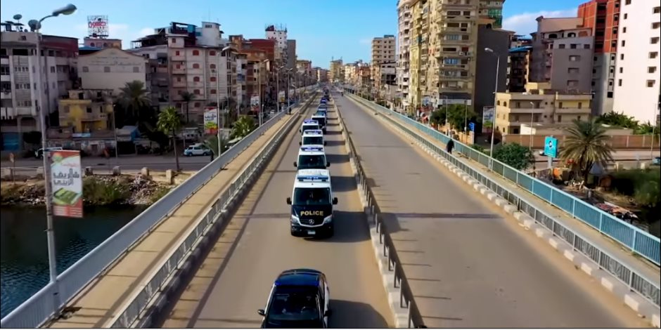 من الإسكندرية إلى أسوان .. الشرطة في الشوارع لتأمين أعياد الميلاد (فيديو)