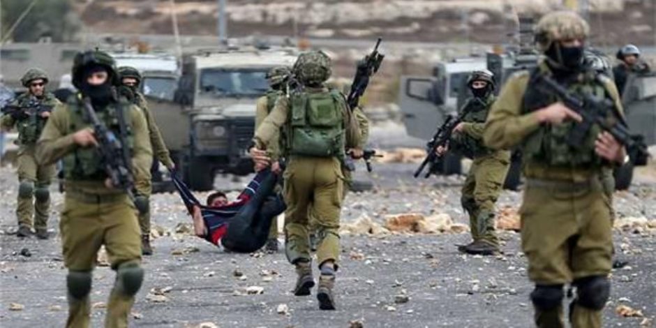 تواصل الانتهاكات الإسرائيلية.. الاحتلال يصيب مواطنا فلسطينيا ويعتقل آخر فى رام الله