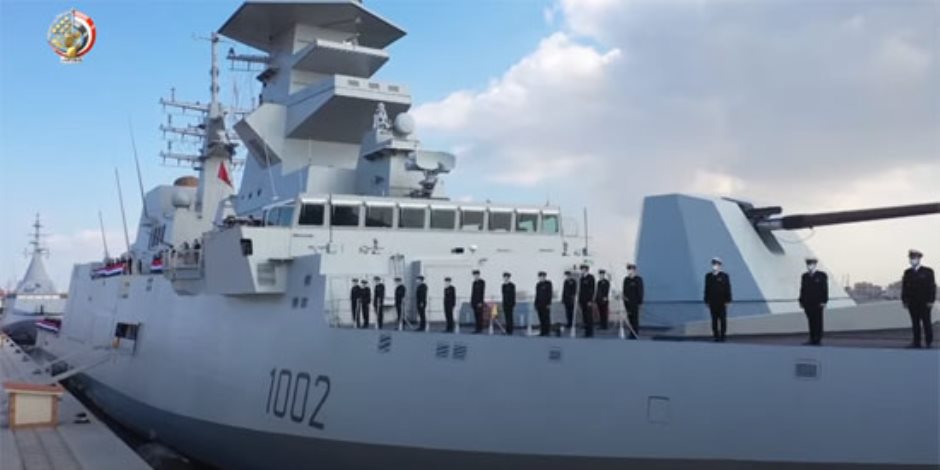 وصول الفرقاطة الجلالة لقاعدة الإسكندرية البحرية.. فيديو وصور