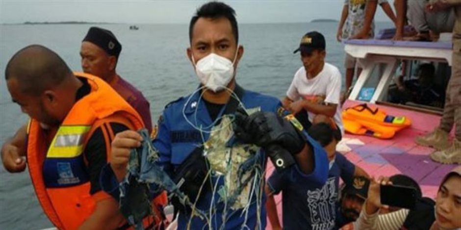 إندونيسيا تعلن تحطم الطائرة المنكوبة بشكل كامل والعثور على أشلاء في البحر