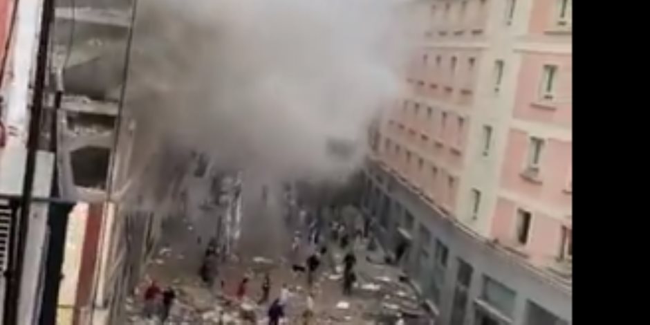اللحظات الأولى بعد وقوع انفجار ضخم في العاصمة الإسبانية مدريد (فيديو وصور)