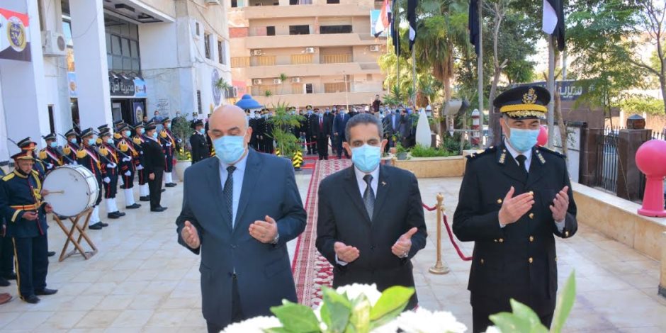 عيد الشرطة الـ69.. المحافظون ومدراء الأمن يضعون أكاليل الزهور على النصب التذكارية للشهداء