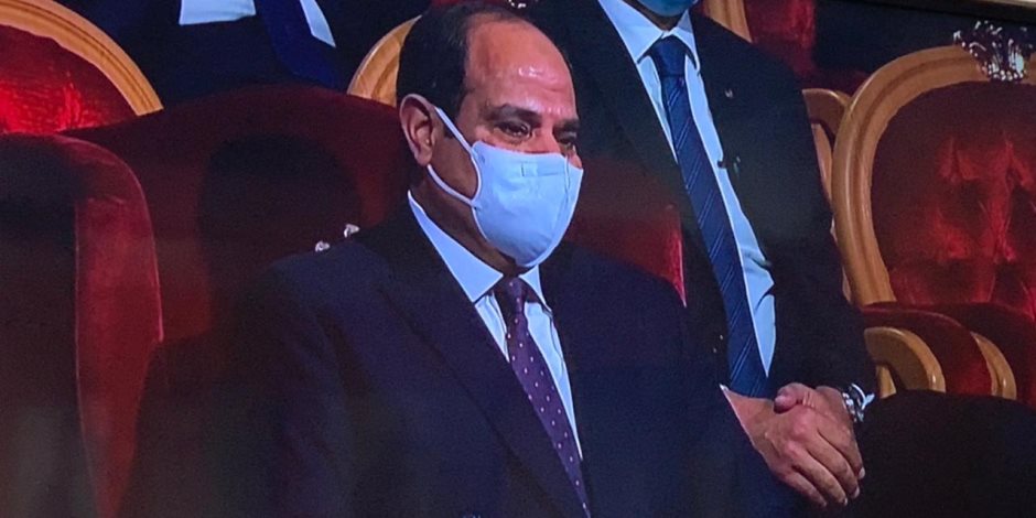 صورة ترصد دموع الرئيس السيسي متأثرًا ببطولة شهداء ومصابى الشرطة