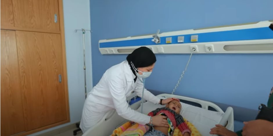 مستشفى الشرطة في خدمة الشعب.. الداخلية تستجيب لعلاج طفل مريض قلب (فيديو)