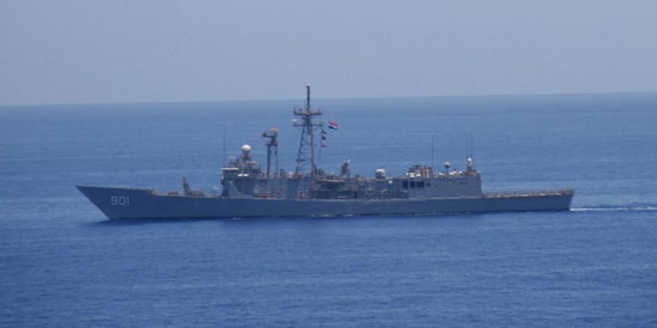 القوات البحرية المصرية والإسبانية تنفذان تدريبا عابرا بنطاق الأسطول الجنوبى بالبحر الأحمر