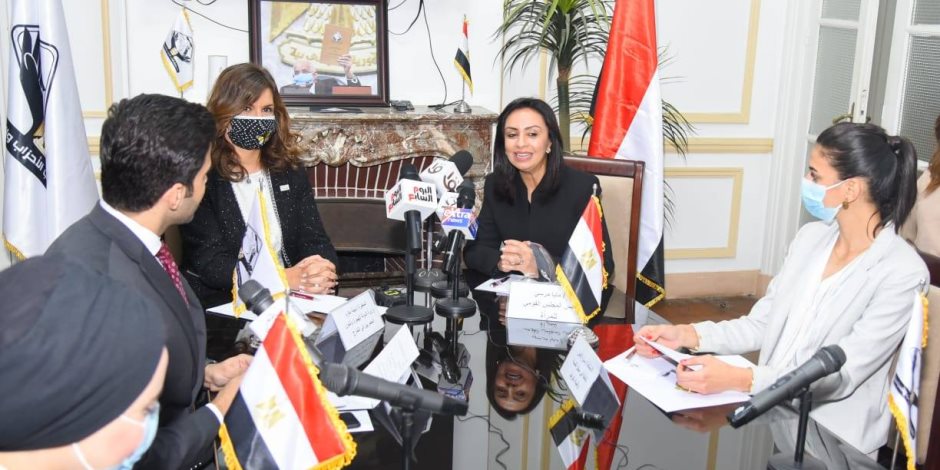 وزيرة الهجرة تطلق مبادرة "مصرية بـ100 رجل" لإبراز جهود سيدات مصر بالخارج.. و"سارة الأمين" سفيرا للمبادرة