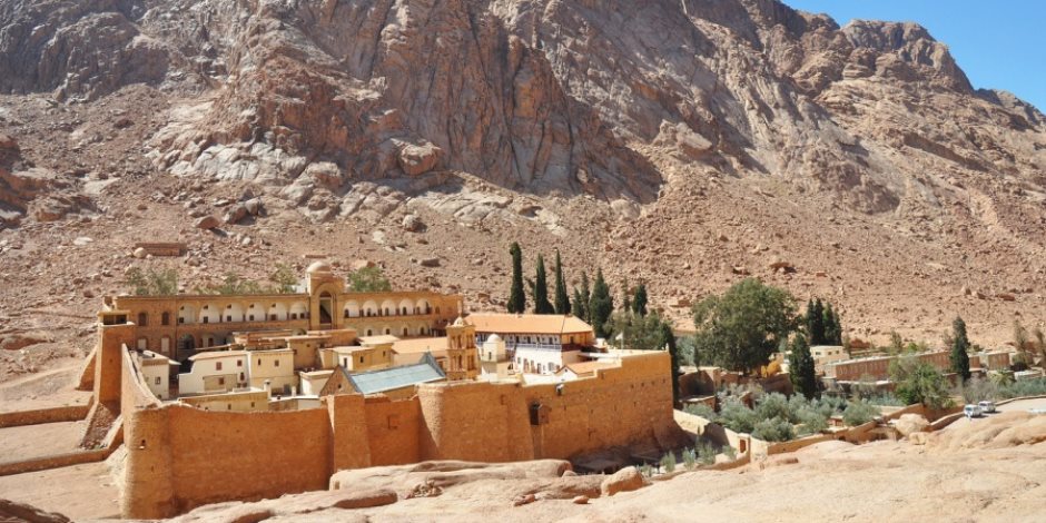 وزير الإسكان يكلف بسرعة بدء تنفيذ مشروع "جبال سيناء التجلي الأعظم"