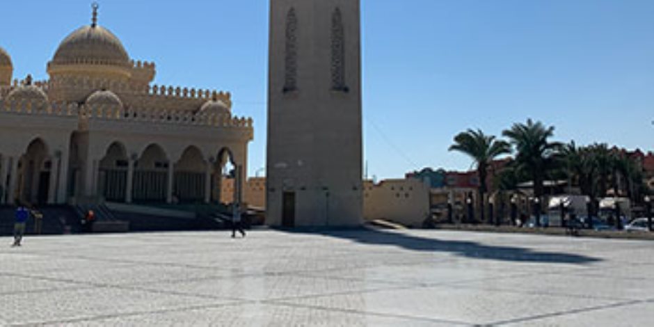 مسجد الميناء الكبير بالغردقة.. قبلة المصلين والسياح في البحر الأحمر
