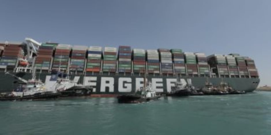 السفينة "إيفرجيفن" تعود مجددا لقناة السويس بعد أزمة الجنوح.. فيديو