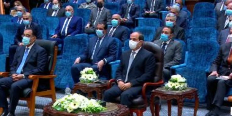 الرئيس السيسى يشاهد فيلما تسجيليا عن إنشاء مدينة الأدوية بالخانكة