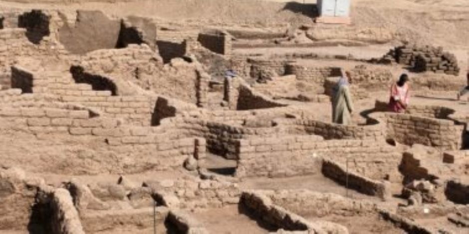 مدينة «صعود آتون» الفرعونية المكتشفة بالأقصر.. أول كومباوند بالتاريخ (فيديو صور)