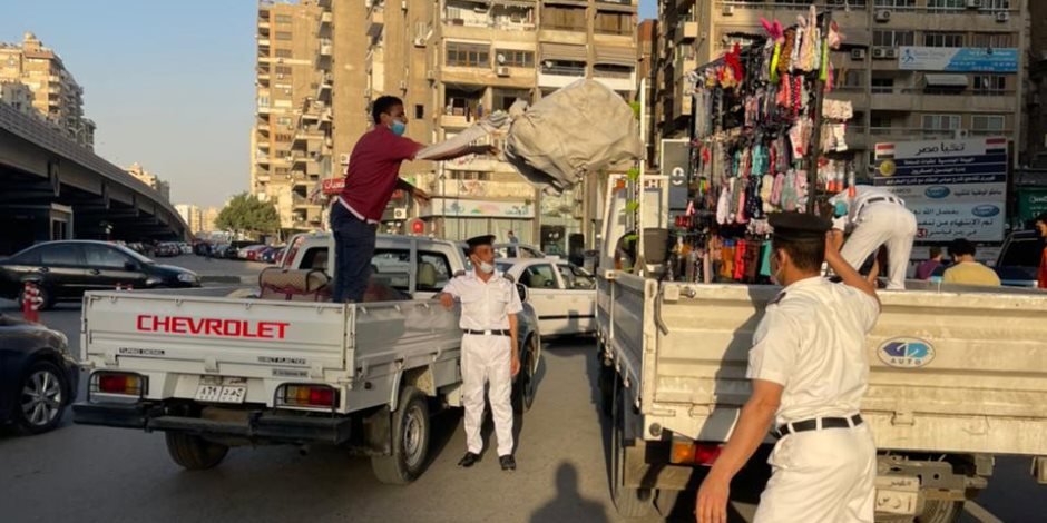  حى مدينة نصر يقود حمله للقضاء علي ظاهرة الباعة الجائلين بشارع عباس العقاد "صور"