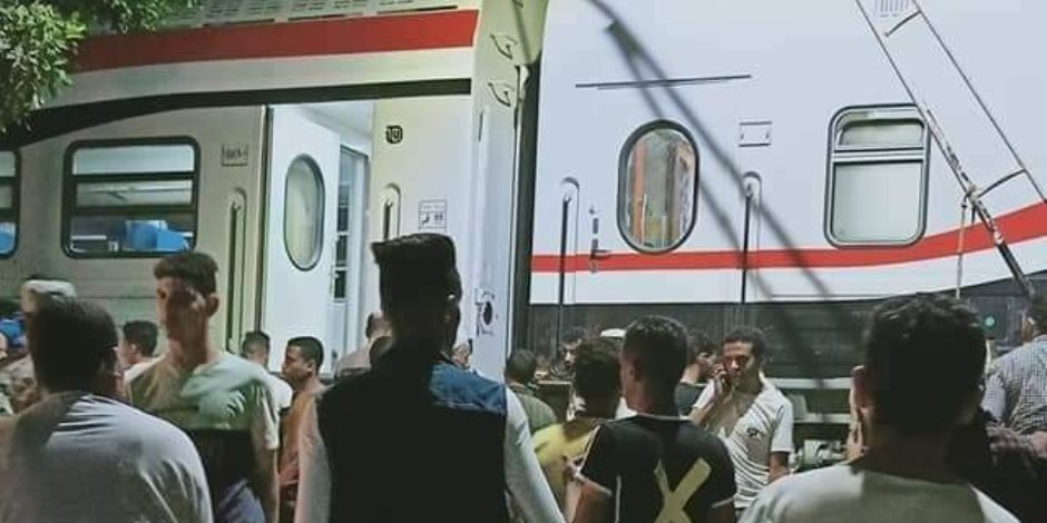 خروج قطار قادم من القاهرة لأسوان عن القضبان بمدينة العياط (صور)