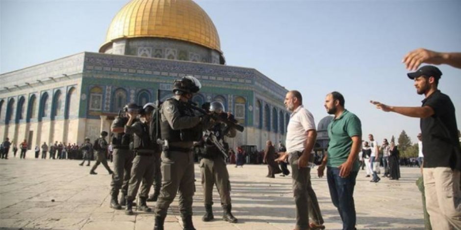 تحت حماية شرطة الاحتلال .. عشرات المُستوطنين يقتحمون المسجد الأقصى ونفذوا جولات استفزازية
