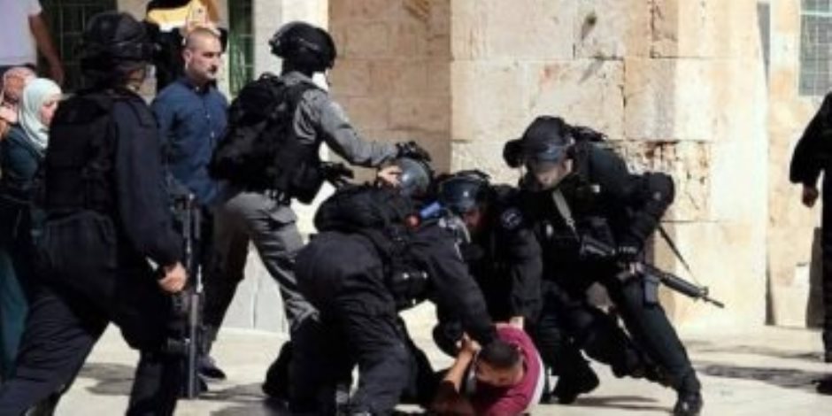 مستوطنون يقتحمون المسجد الأقصى واستشهاد فلسطينيين ثان برصاص قوات الاحتلال الإسرائيلي