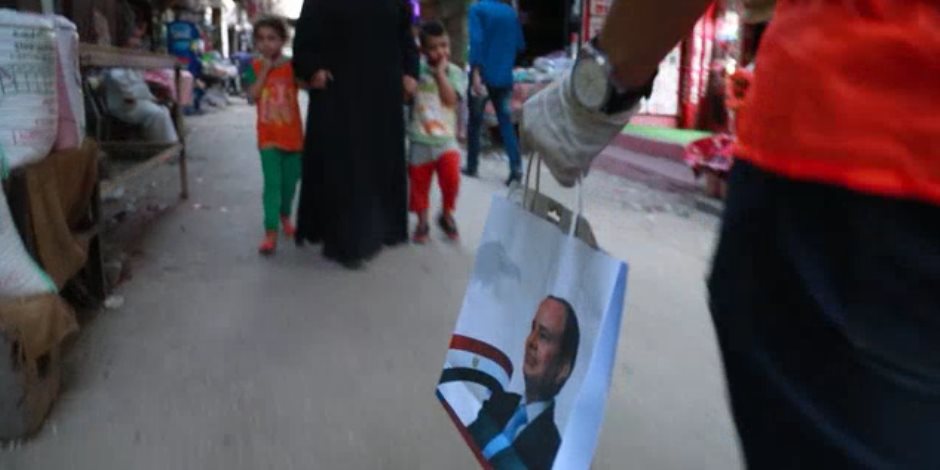هدية الرئيس السيسي لسيدات وأطفال مصر في عيد الفطر.. ويرددون: شكرا ياريس (فيديو)