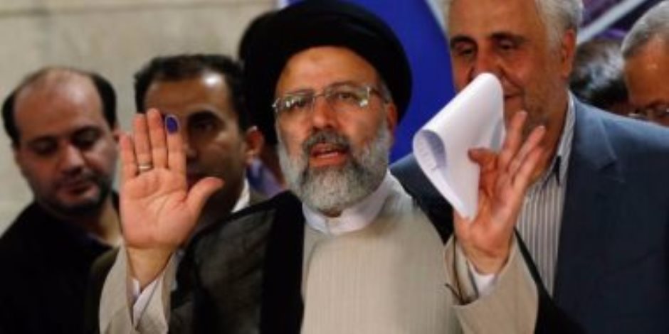 أسوشيتدبرس: رئيس السلطة القضائية الإيرانية المتشدد إبراهيم رئيسي يتقدم بأوراق ترشحه للرئاسة