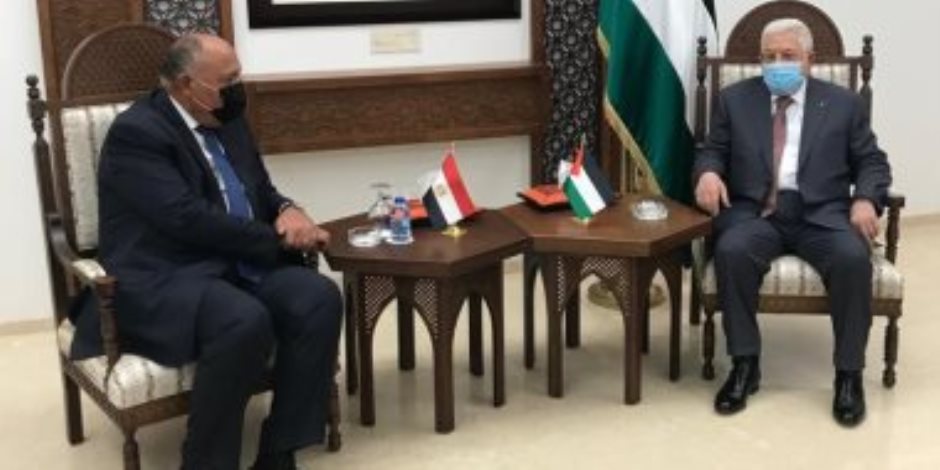 وزير الخارجية يؤكد لأبو مازن مواصلة القاهرة مساعيها لإحياء مسار السلام