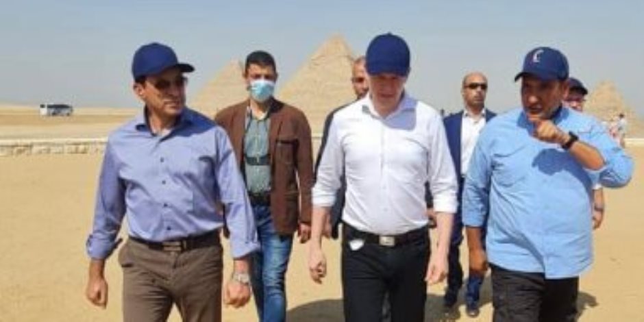 رئيس الوكالة الدولية لمكافحة المنشطات يزور منطقة أهرامات الجيزة (صور)