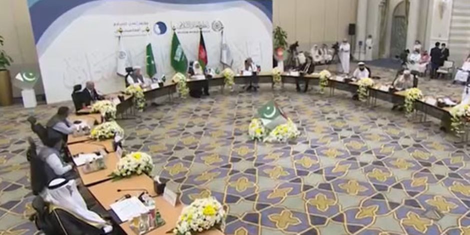 شاهد.. كبار علماء باكستان وأفغانستان يوقعون "إعلان السلام فى أفغانستان" بجوار البيت الحرام