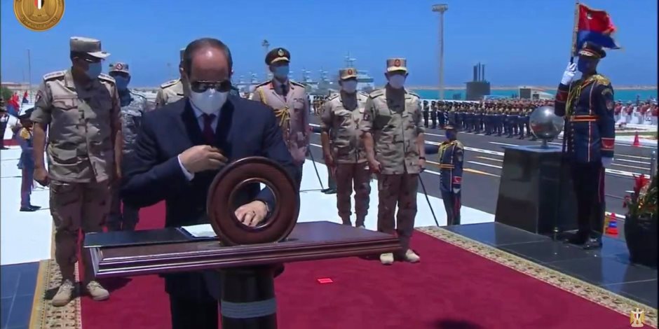 الرئيس السيسي يوقع وثيقة إنشاء قاعدة 3 يوليو البحرية ورفع علم مصر عليها
