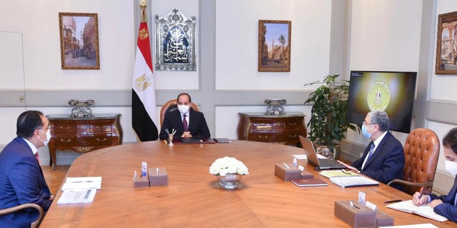 الرئيس السيسي يستعرض عددا من مشروعات وزارة الكهرباء 