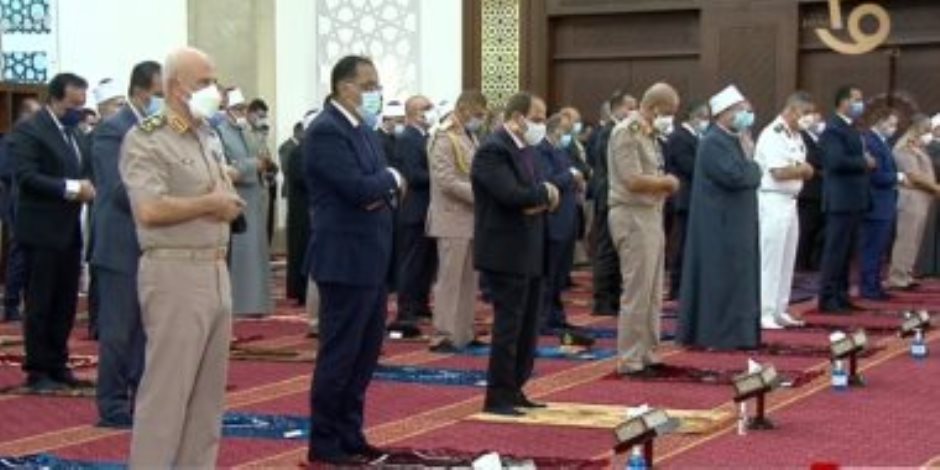 بحضور الرئيس السيسي.. بدء صلاة العيد بمسجد الماسة بالعلمين الجديدة