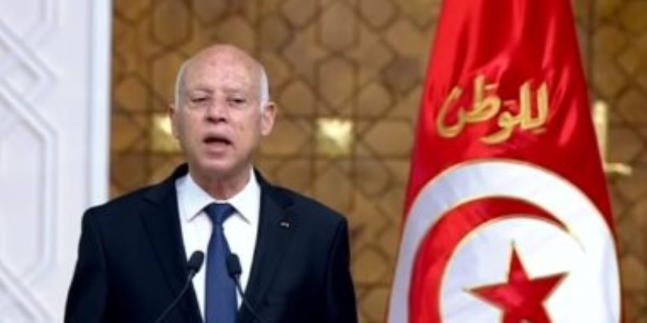 الرئيس التونسي يعلن تولي السلطة التنفيذية بمساعدة رئيس حكومة جديد