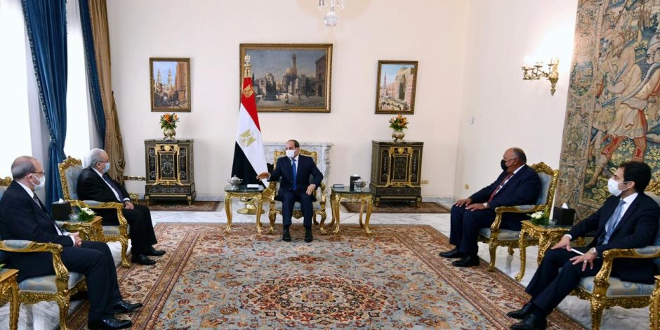 الرئيس يستقبل وزير خارجية الجزائر.. ويؤكد حرص مصر على تطوير العلاقات بين البلدين في شتى المجالات