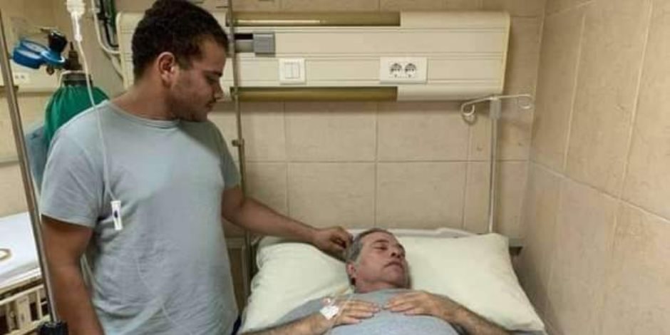 نقل توفيق عكاشة لمستشفى العلمين بعد تعرضه لأزمة صحية