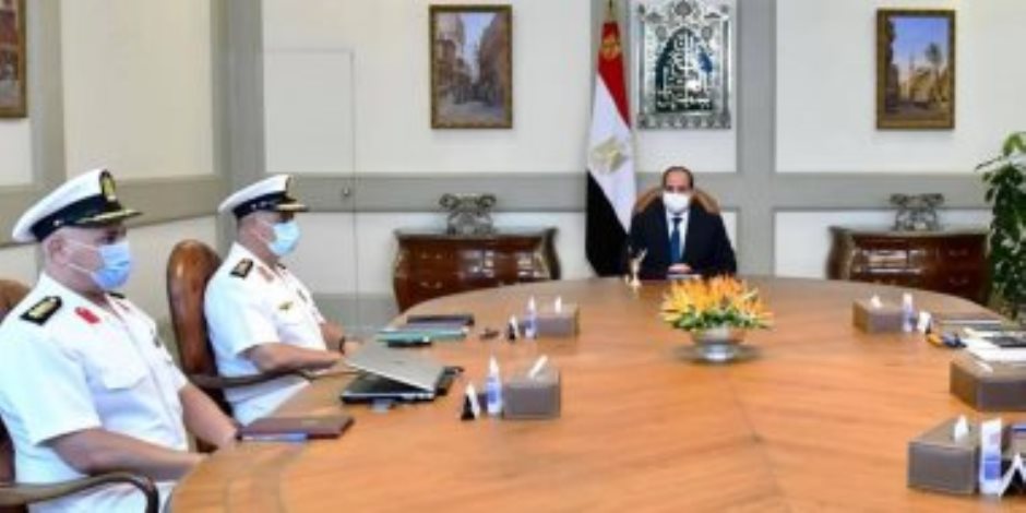 الرئيس السيسى يطلع على عرض لأحدث التقنيات الهندسية لبناء الموانئ البحرية..فيديو
