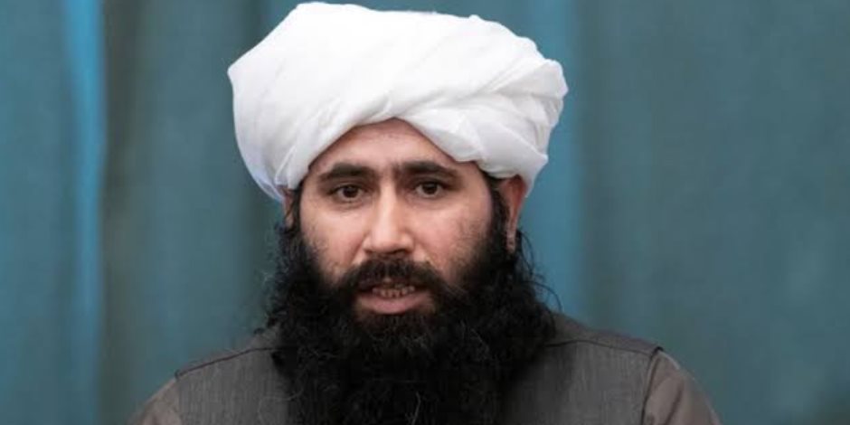 14 عاماً في الأدغال .. من هو ذبيح الله مجاهد وزير إعلام طالبان؟