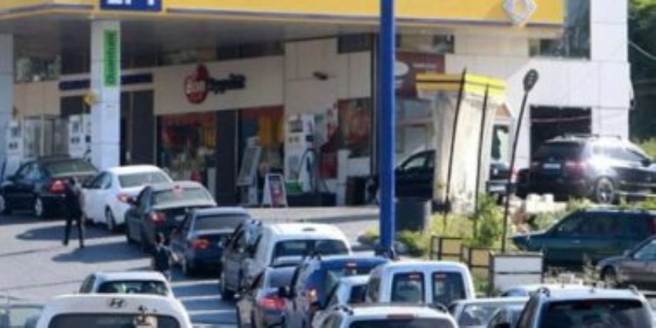متوعدة المخالفين.. الشرطة اللبنانية تحذر من ظاهرة بيع البنزين والمازوت فى جالونات بلاستيكية