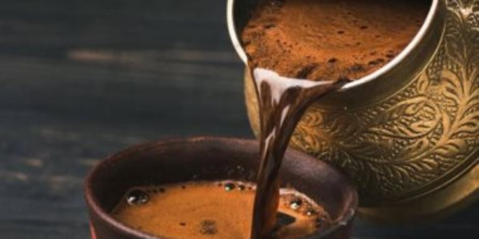 صداع الانسحاب يصيب مدمني القهوة في رمضان: اشرب نصف كوب يوميا فقط وزود الماء