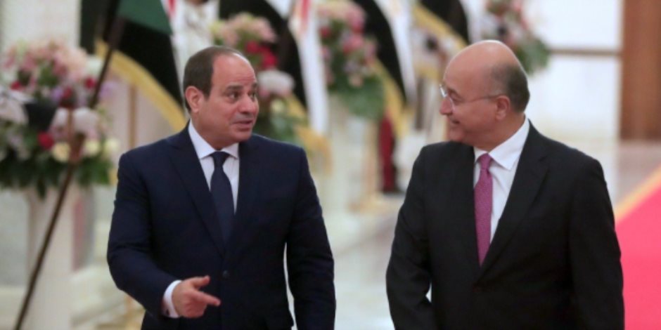 الرئيس السيسي يلتقي برهم صالح على هامش مؤتمر بغداد للتعاون والشراكة (صور)