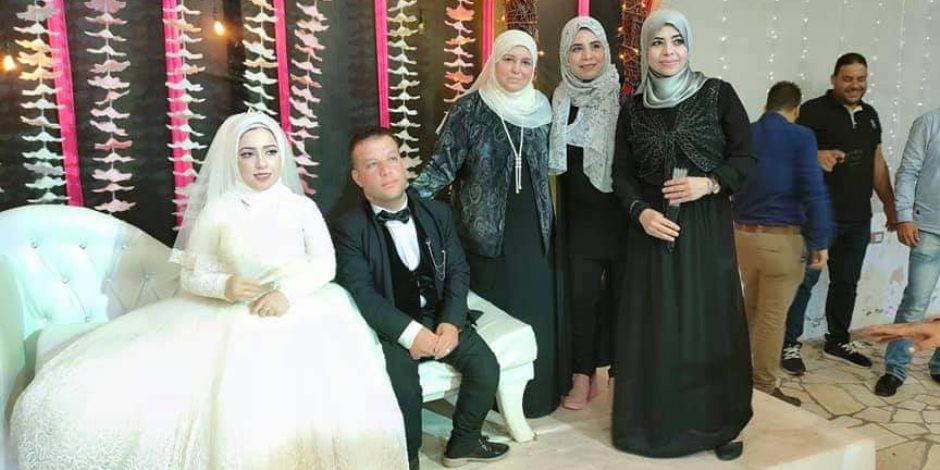 صور مبهجة.. حكاية "حسين وأسماء" عروسان من ذوي الهمم احتفل بزفافهما أهالي العريش