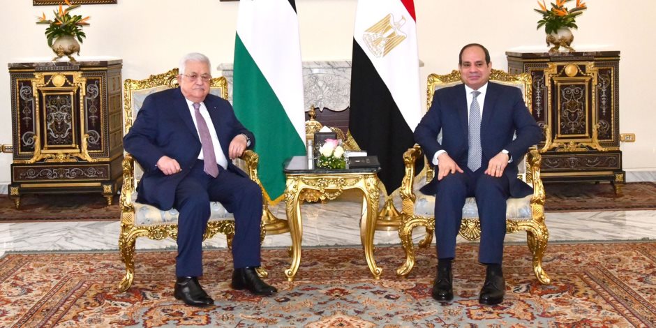 الرئيس السيسى يستعرض مع نظيره الفلسطينى وملك الأردن سبل إحياء عملية السلام